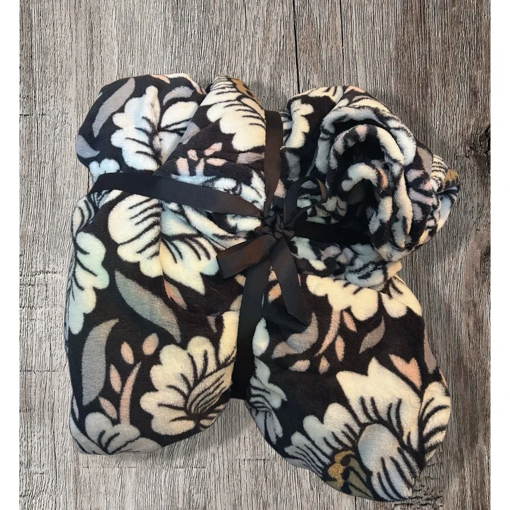 NWT Vera Bradley Essential Throw Blanket Lotus Neutral NEW